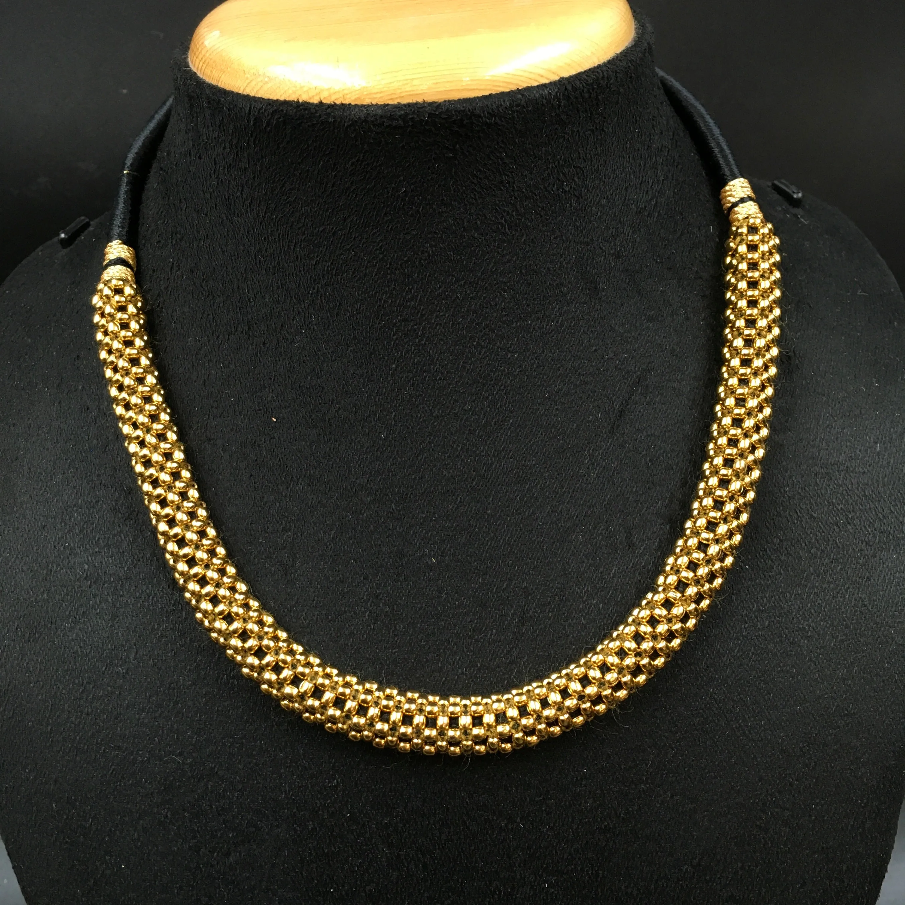Round Neck Gold Look Necklace Set 3554